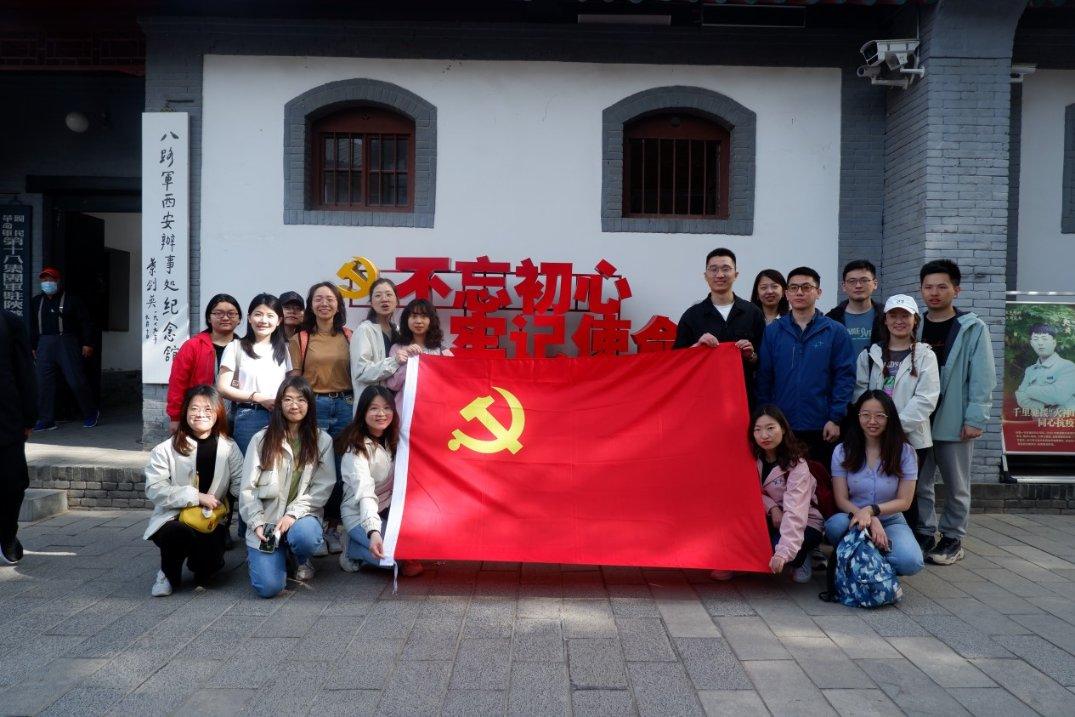 用五花肉馅做成这小吃，香喷喷太诱人，上桌全家抢着吃
